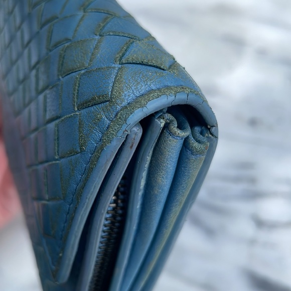 Blue Bottega Veneta woven leather long snap wallet w/ zipper pouch, casual vibe - Picture 16 of 16